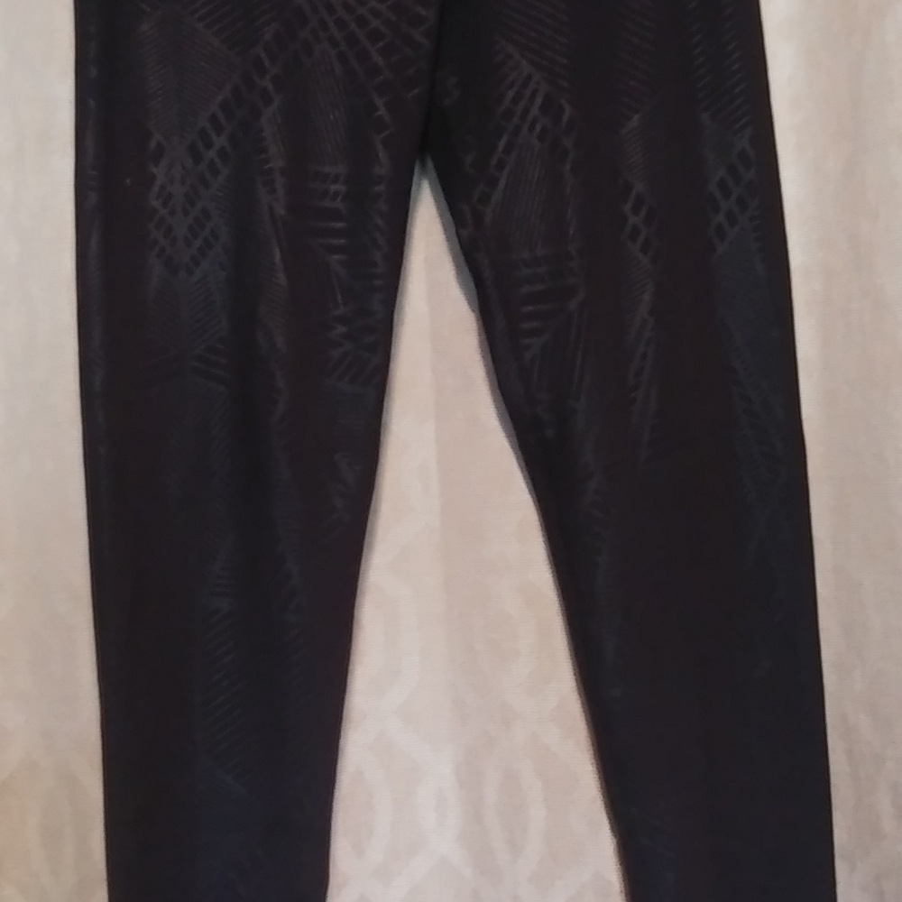 Fabletics Wet Look Pattern Black on Black XL Tall